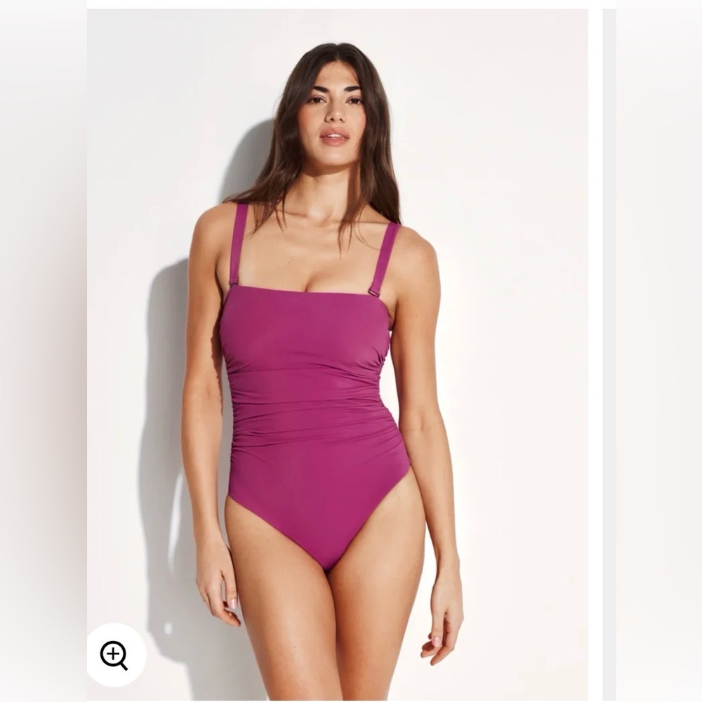 KNIX NWT 
S+
Sculpt Ruched One Piece Swimsuit